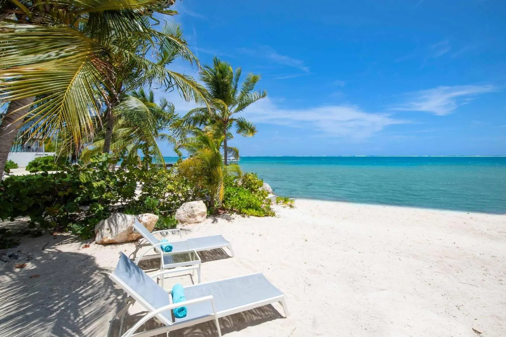 Blue Moon - A Diver'S Paradise In East End Next Door To Ocean Frontiers, Beach Cottage With Upgraded Interiors Gun Bay 0*,  Kajmán-szigetek